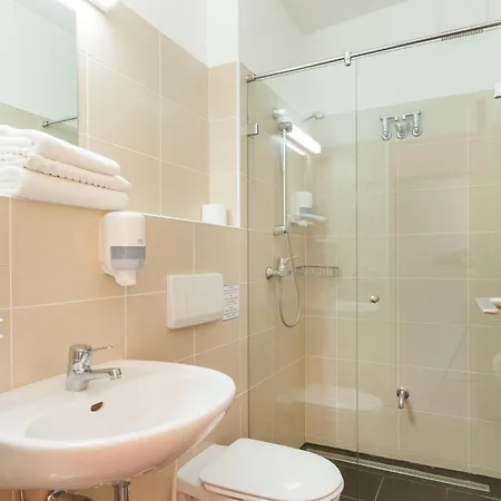 Ibb Hotell
